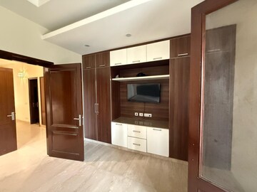 Room in 4 BHK Builder Floor at Sector 46 – for Rent