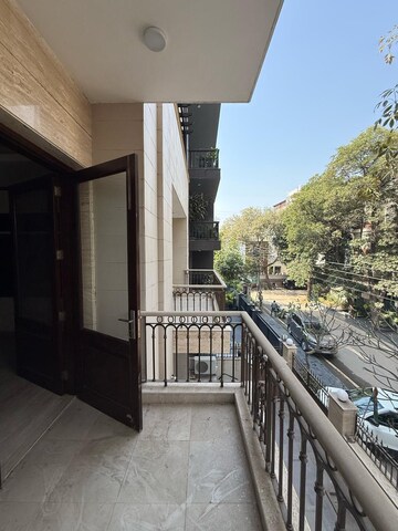 Balcony in 4 BHK Builder Floor at Sector 46 – for Rent