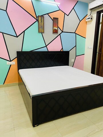Master Bedroom in 1 RK Builder Floor at Unitech Arcadia, South City 2 – for Rent