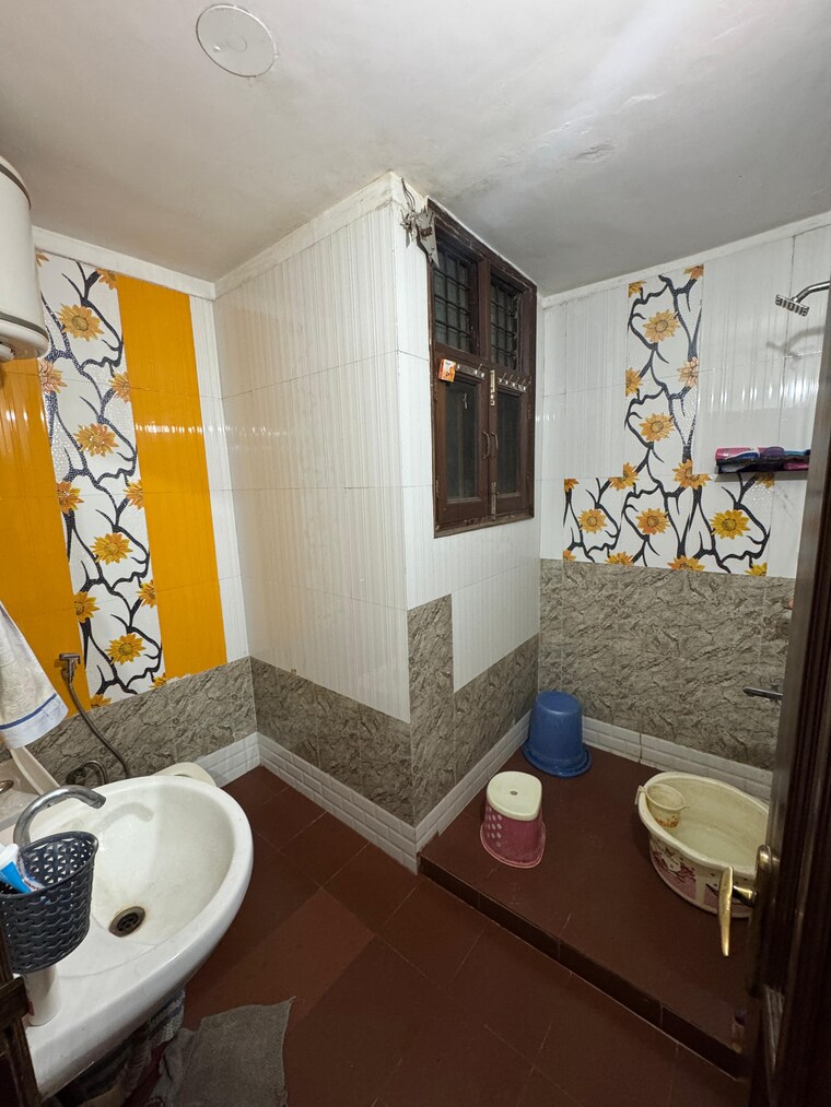 Master Bedroom, sector 27 6 Bedroom 162 Sq.Yd. Independent House In Sector 27 Gurgaon 8671347