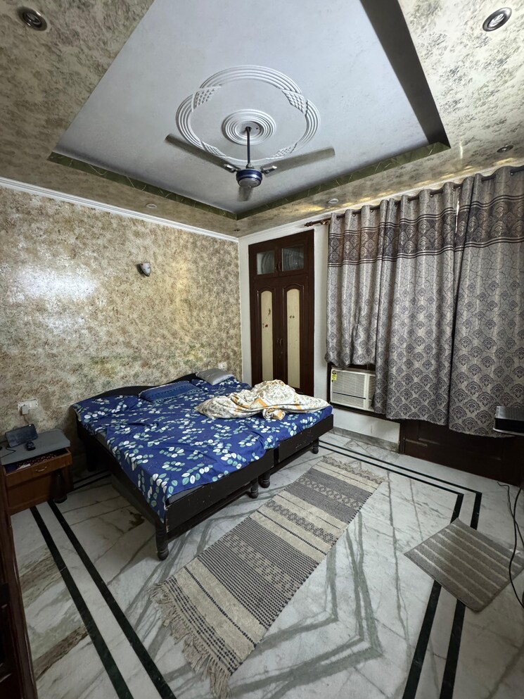 Bedroom, sector 27 6 Bedroom 162 Sq.Yd. Independent House In Sector 27 Gurgaon 8671347