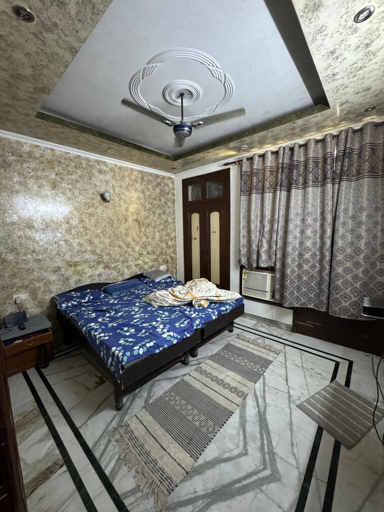Bedroom, sector 27 6 Bedroom 162 Sq.Yd. Independent House In Sector 27 Gurgaon 8671347