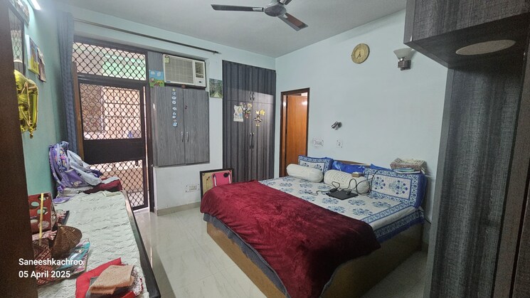 Bedroom, sector 27 6 Bedroom 162 Sq.Yd. Independent House In Sector 27 Gurgaon 8671347