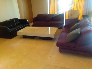 Living Room in 4 BHK Apartment at DLF The Belaire, Sector 54 – for Rent