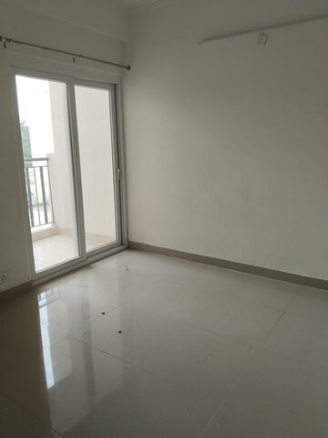 Room in 3 BHK Apartment at Amrapali Terrace Homes, Tech Zone 4 Greater Noida – for Rent