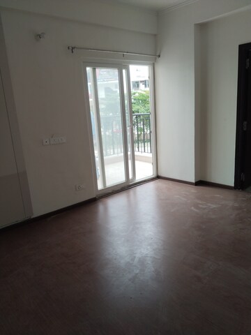Room in 3 BHK Apartment at Amrapali Terrace Homes, Tech Zone 4 Greater Noida – for Rent
