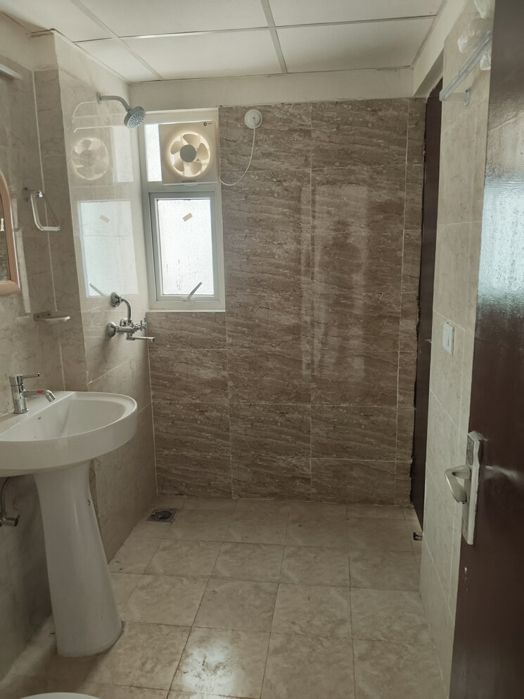 Bathroom, amrapali-terrace-homes 3 Bedroom 1180 Sq.Ft. Apartment In Tech Zone 4 Greater Noida Greater Noida 8671374