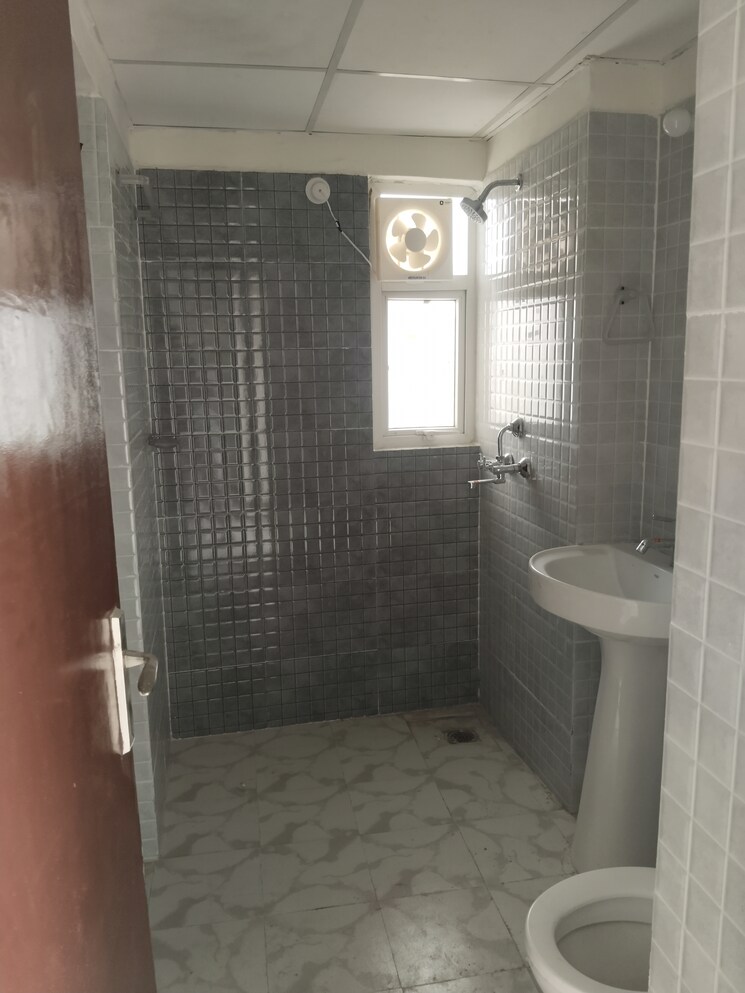 Bathroom, amrapali-terrace-homes 3 Bedroom 1180 Sq.Ft. Apartment In Tech Zone 4 Greater Noida Greater Noida 8671374