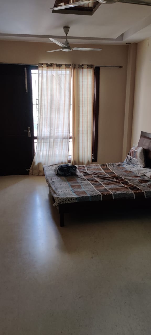 3 BHK + Pooja Room Builder Floor For Rent in Rajouri Garden 