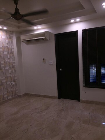 Room in 3 BHK Builder Floor at Rajouri Garden – for Rent