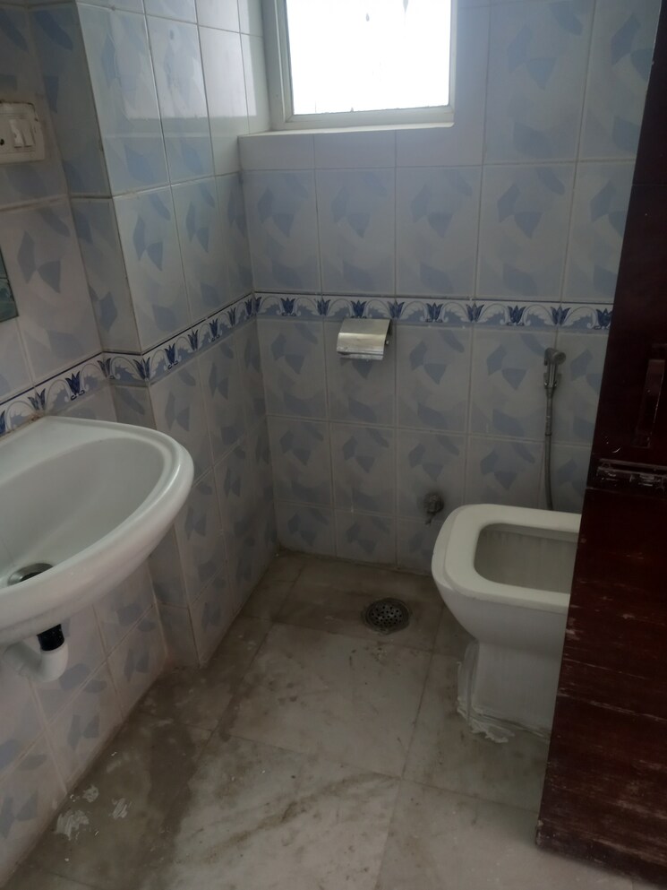 Bathroom, huda-cghs 3 Bedroom 1550 Sq.Ft. Apartment In Sector 56 Gurgaon 8671473
