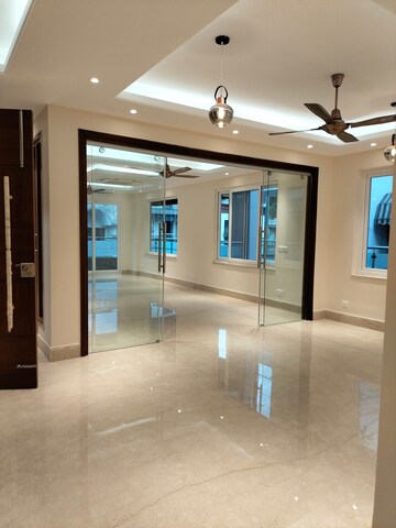 Room in 4 BHK Apartment at RWA Hauz Khas Block C 5, Hauz Khas – for Rent