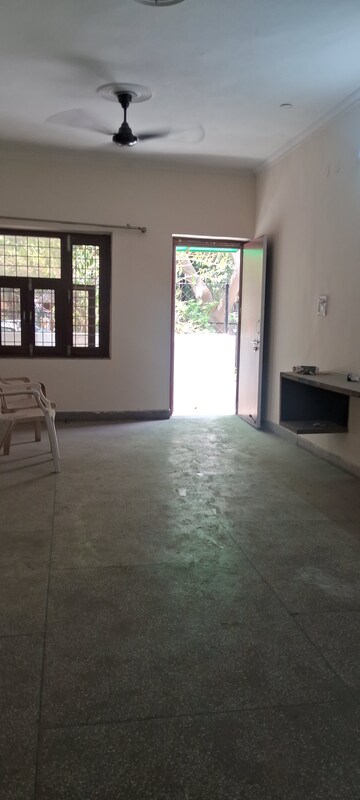 Living Room in 2.5 BHK Apartment at Sarita Vihar – for Rent