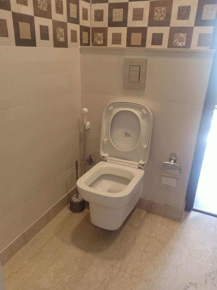 Bathroom, sarvapriya vihar 3 Bedroom 1800 Sq.Ft. Apartment In Sarvapriya Vihar Delhi 8671548