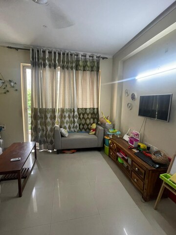 Living Room in 4 BHK Builder Floor at Ardee City, Sector 52 – for Rent