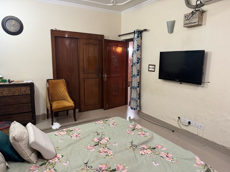 Bedroom, ardee-city 4 Bedroom 360 Sq.Yd. Builder Floor In Sector 52 Gurgaon 8671628