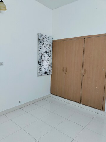 Room in 4 BHK Apartment at Sheikh Sarai – for Rent