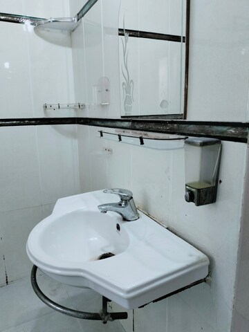 Bathroom in 4 BHK Apartment at Sheikh Sarai – for Rent