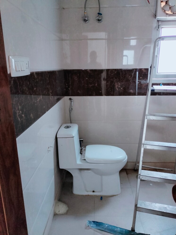 Bathroom, sheikh sarai 4 Bedroom 2500 Sq.Ft. Apartment In Sheikh Sarai Delhi 8671600