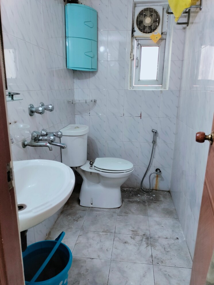 Bathroom, sheikh sarai 4 Bedroom 2500 Sq.Ft. Apartment In Sheikh Sarai Delhi 8671600