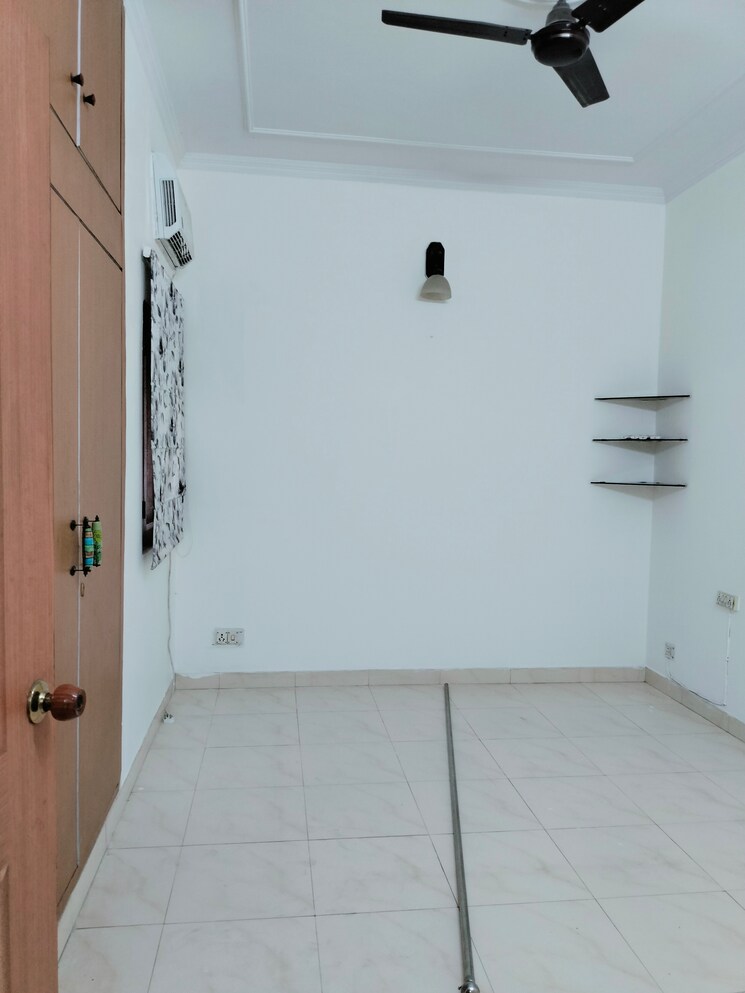 Room, sheikh sarai 4 Bedroom 2500 Sq.Ft. Apartment In Sheikh Sarai Delhi 8671600