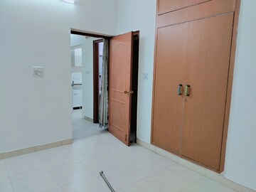 Furnished Amenities in 4 BHK Apartment at Sheikh Sarai – for Rent