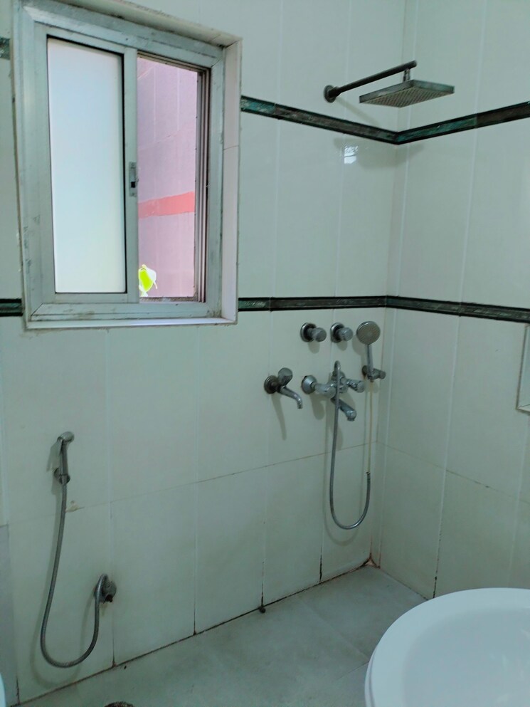 Bathroom, sheikh sarai 4 Bedroom 2500 Sq.Ft. Apartment In Sheikh Sarai Delhi 8671600
