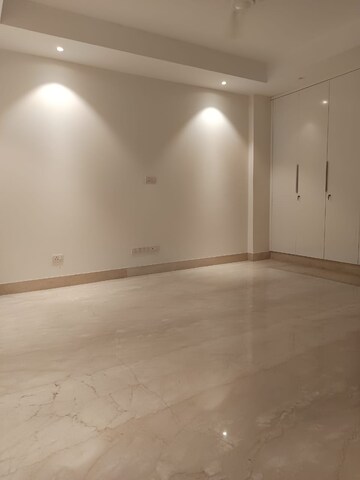 Room in 4 BHK Apartment at Greater Kailash ii – for Sale