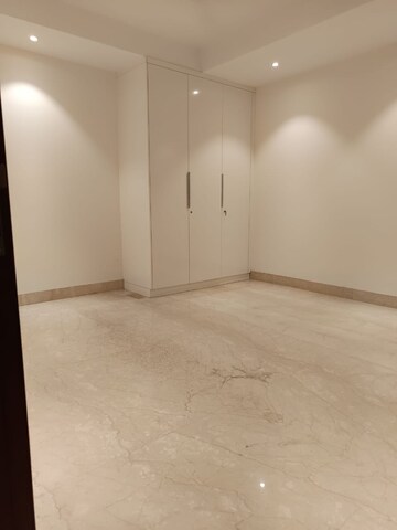 Room in 4 BHK Apartment at Greater Kailash ii – for Sale