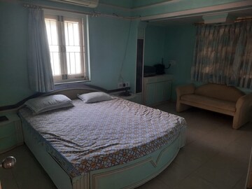 2 BHK Apartment For Rent in Ashram Road