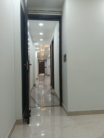 Building Lobby in 3 BHK Apartment at East of Kailash Block-B RWA, East Of Kailash – for Rent