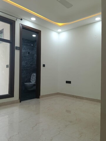 Room in 3 BHK Apartment at East of Kailash Block-B RWA, East Of Kailash – for Rent