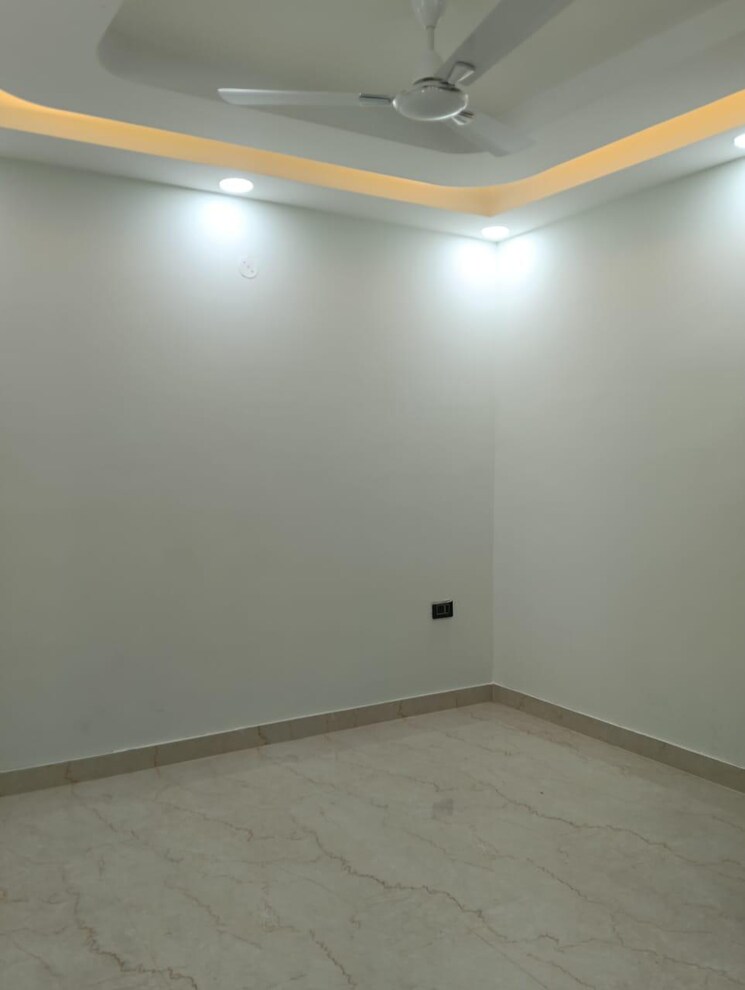 Room, east-of-kailash-block-b-rwa 3 Bedroom 1800 Sq.Ft. Apartment In East Of Kailash Delhi 8671754