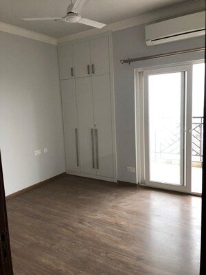 Room in 3 BHK Apartment at Central Park Flower Valley Aqua Front Towers, Sohna Sector 33 – for Sale