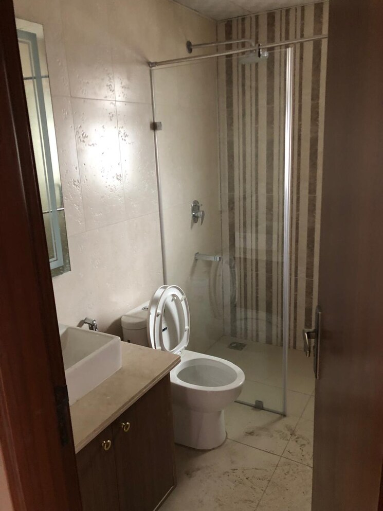 Bathroom, central-park-flower-valley-aqua-front-towers 3 Bedroom 1789 Sq.Ft. Apartment In Sohna Sector 33 Gurgaon 8671798