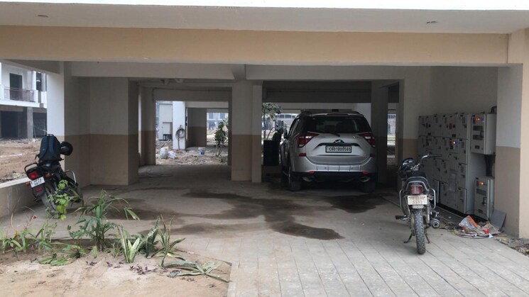  Parking, sushma-valencia 3 Bedroom 1800 Sq.Ft. Apartment In International Airport Road Zirakpur 8671809