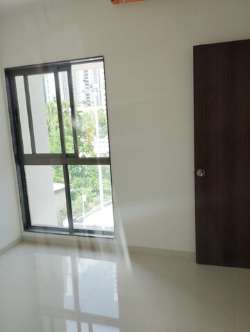 Room in 2 BHK Apartment at Runwal Eirene, Balkum Pada – for Rent