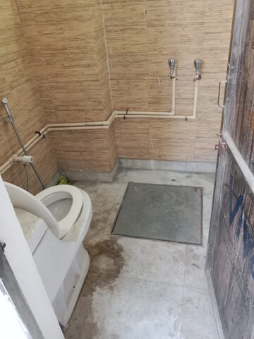 Bathroom in 1 BHK Builder Floor at Lucky The Palm Valley, Sector 1 Greater Noida – for Rent