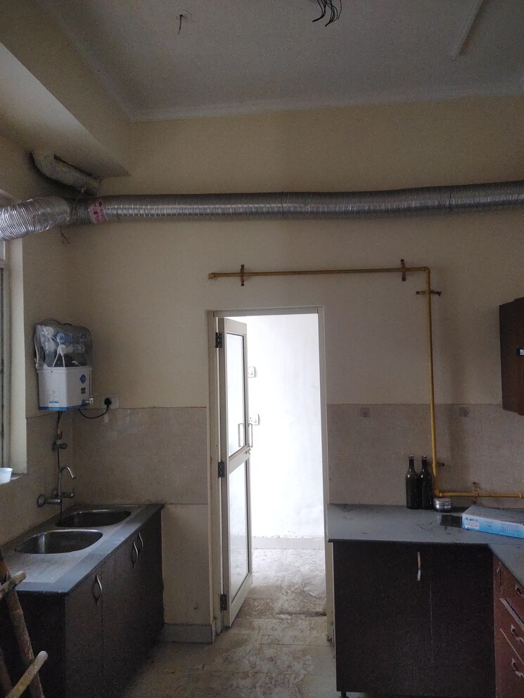 Bathroom, assotech-windsor-court 3.5 Bedroom 1645 Sq.Ft. Apartment In Sector 78 Noida 8671967