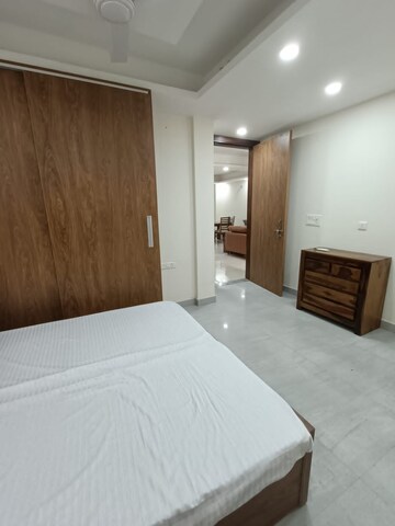 Room in 3 BHK Builder Floor at Royal Homez, Sector 43 – for Rent