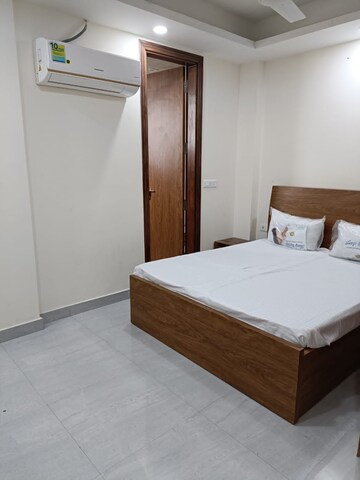 Bedroom in 3 BHK Builder Floor at Royal Homez, Sector 43 – for Rent