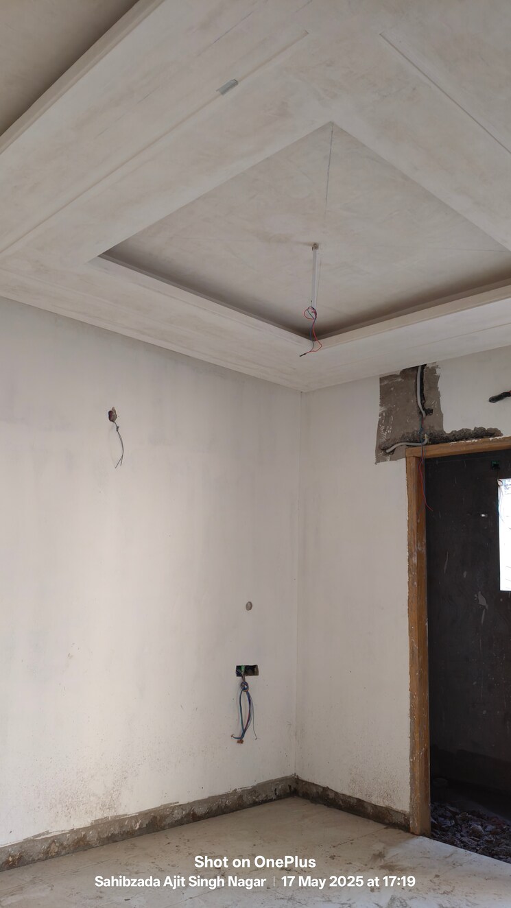 Room, kishanpura 3 Bedroom 125 Sq.Yd. Apartment In Kishanpura Zirakpur 8672147