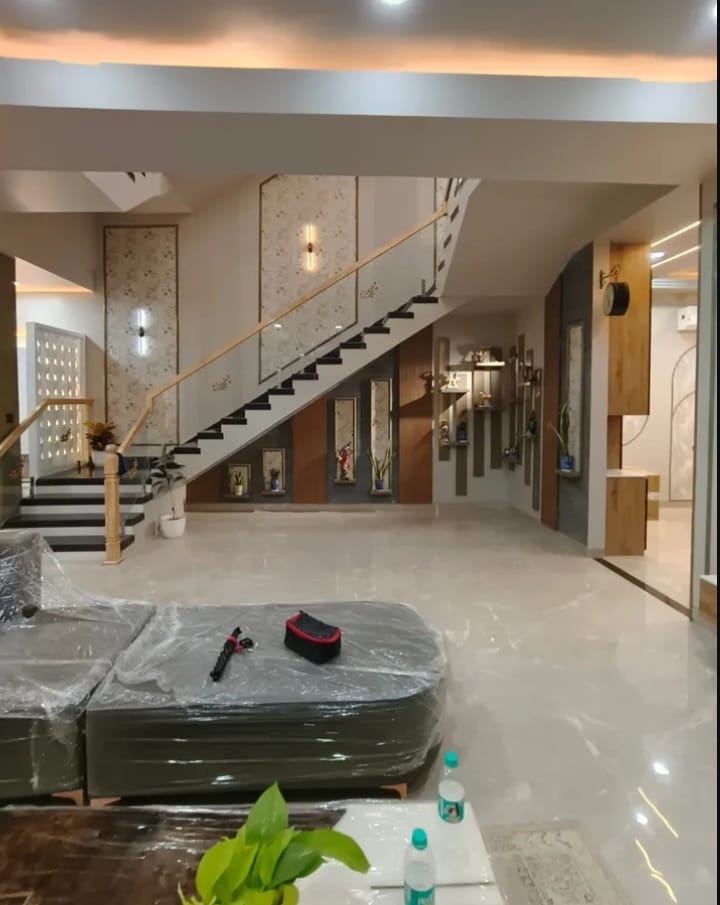 5 BHK + Pooja Room,Servant Room Builder Floor For Sale in Building Floor 