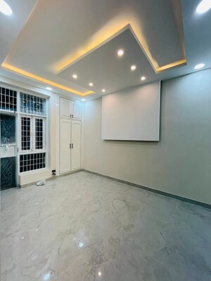 Room in 3 BHK Builder Floor at Srishti Greenfield Homes, Green Fields Colony – for Sale