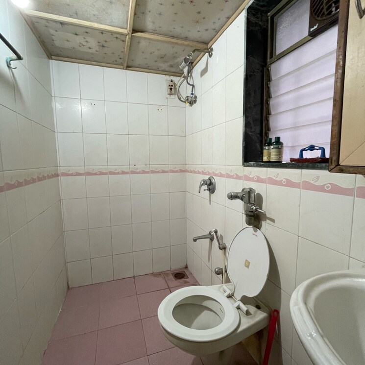 Bathroom, goregaon east 2 Bedroom 675 Sq.Ft. Apartment In Goregaon East Mumbai 8672055