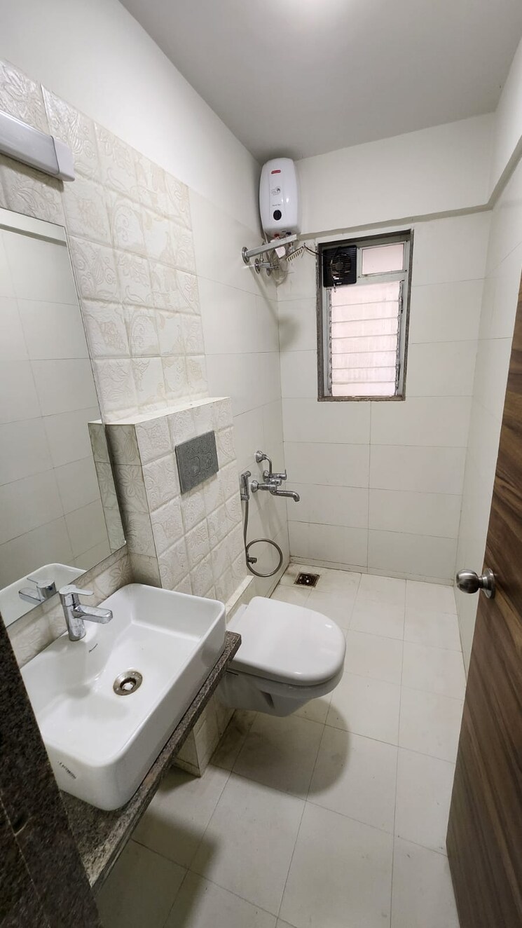 Bathroom, tilak-nagar-building 2.5 Bedroom 750 Sq.Ft. Apartment In Tilak Nagar Mumbai 8672095