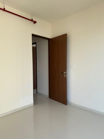 Room in 2 BHK Apartment at Runwal Nirvana, Parel – for Rent