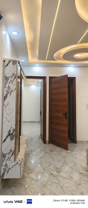 Room in 3 BHK Apartment at Sector 10 Dwarka – for Sale