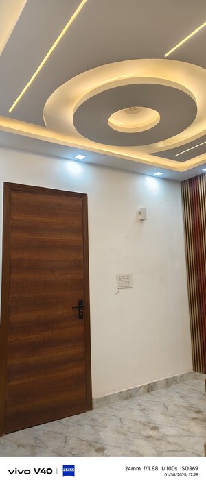 Room in 3 BHK Apartment at Sector 10 Dwarka – for Sale
