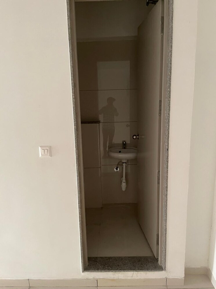 Bathroom, sun-westbank Commercial Office Space 830 Sq.Ft. In Navrangpura Ahmedabad 8672142